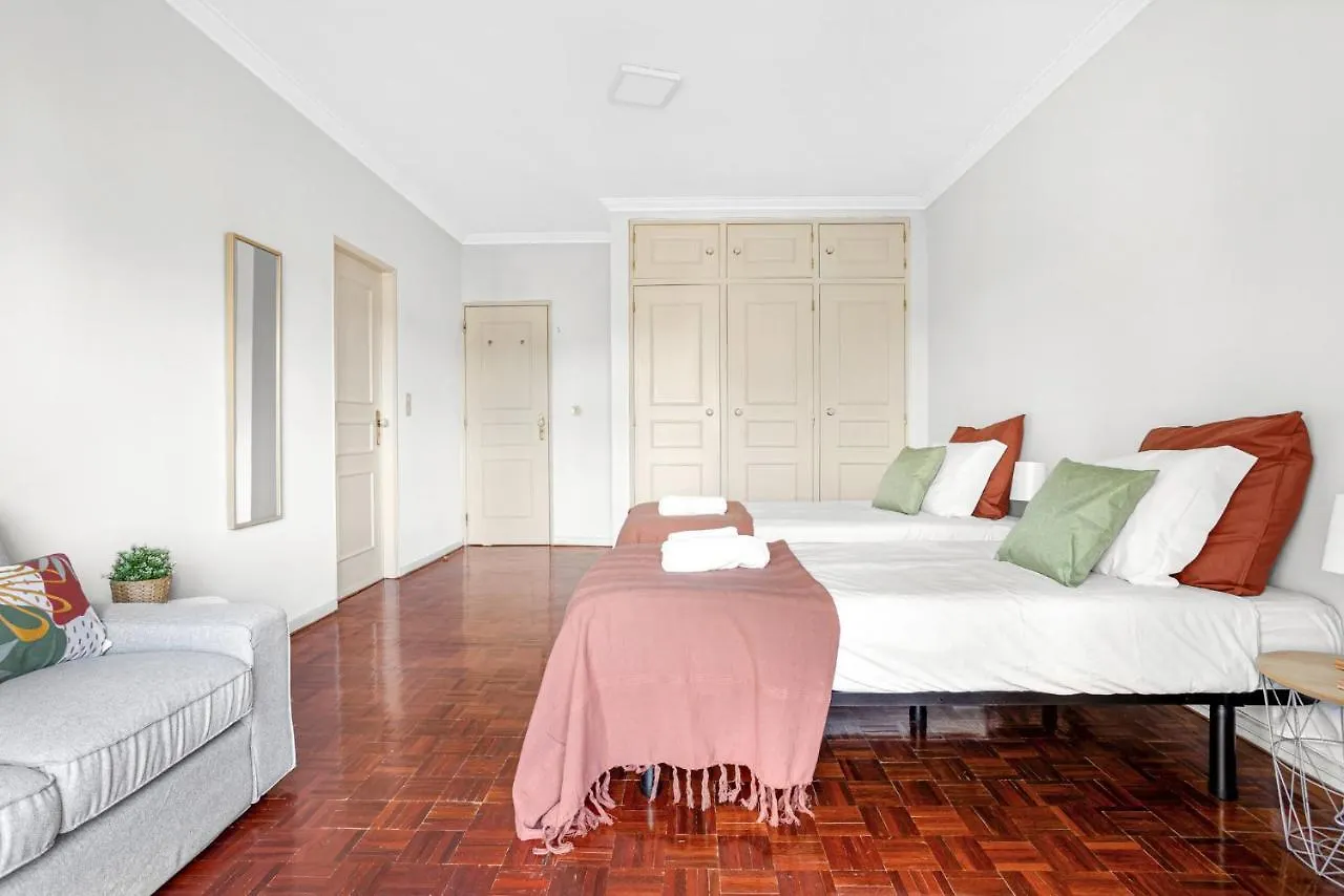 Wonderful Shared Apartment In Alfornelos - Near Metro! Lisboa Portugal