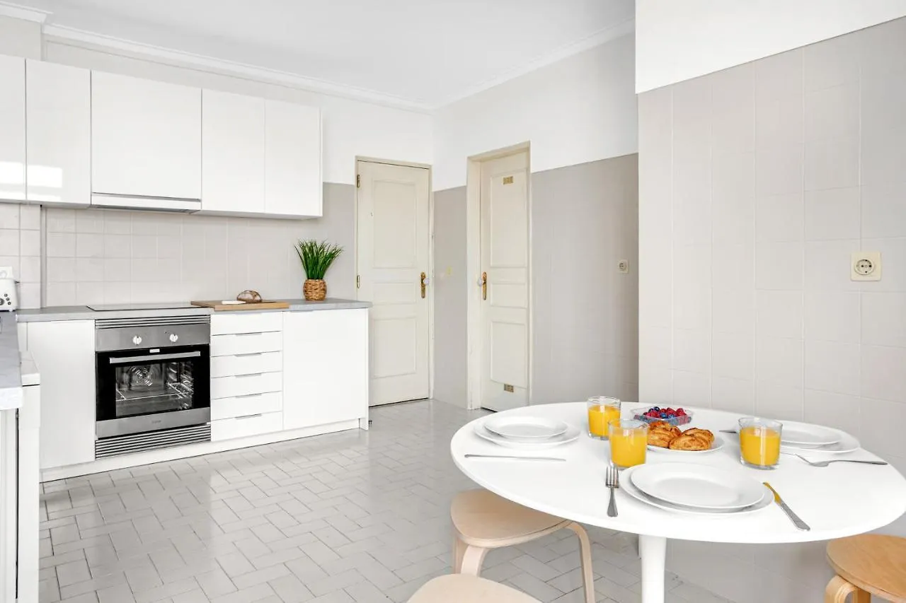 Wonderful Shared Apartment In Alfornelos - Near Metro! Lisboa Portugal