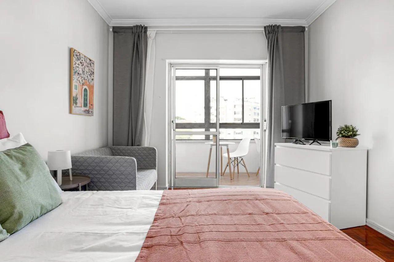 Wonderful Shared Apartment In Alfornelos - Near Metro! Lisboa Lissabon