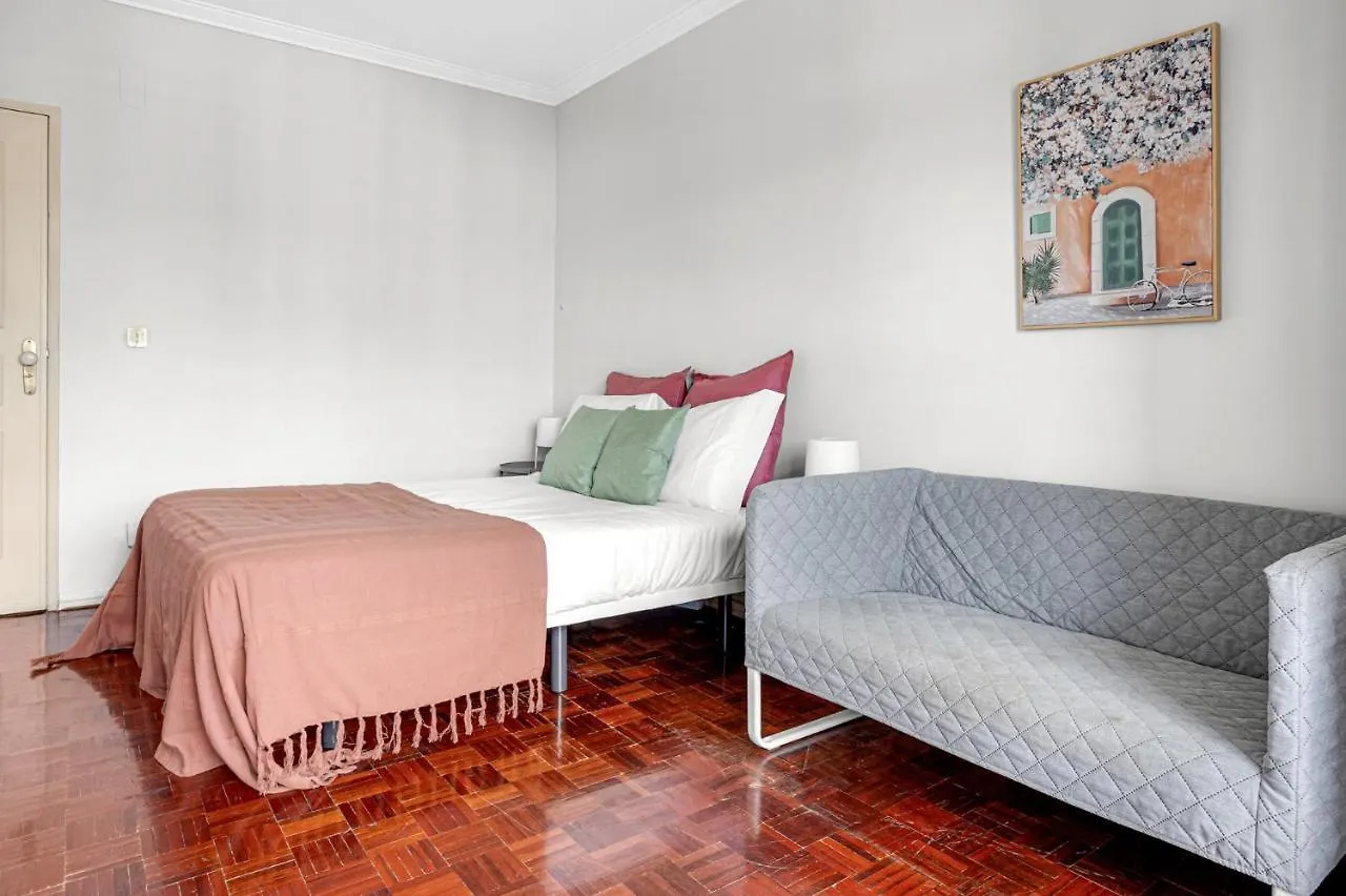 Wonderful Shared Apartment In Alfornelos - Near Metro! Lisboa Portugal