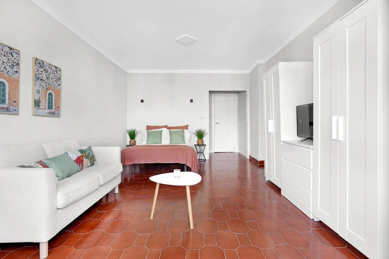 Wonderful Shared Apartment In Alfornelos - Near Metro! Lisboa 0*, Lissabon