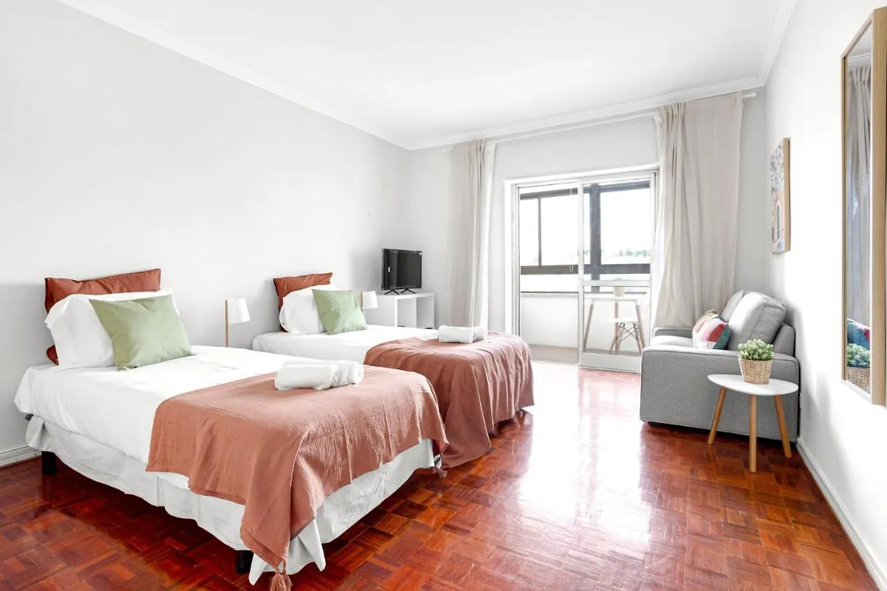Wonderful Shared Apartment In Alfornelos - Near Metro! Lisboa Gasthof