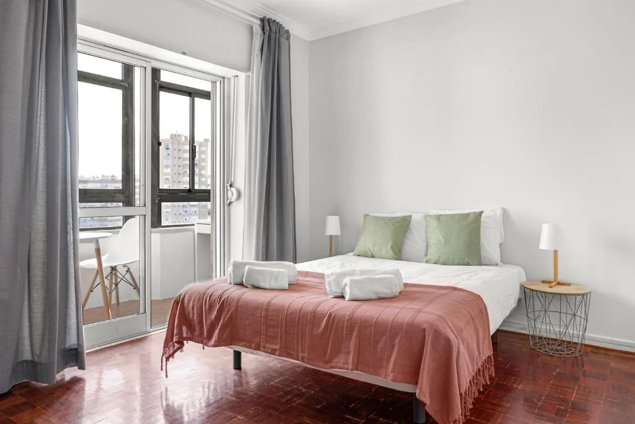Gasthof Wonderful Shared Apartment In Alfornelos - Near Metro! Lisboa