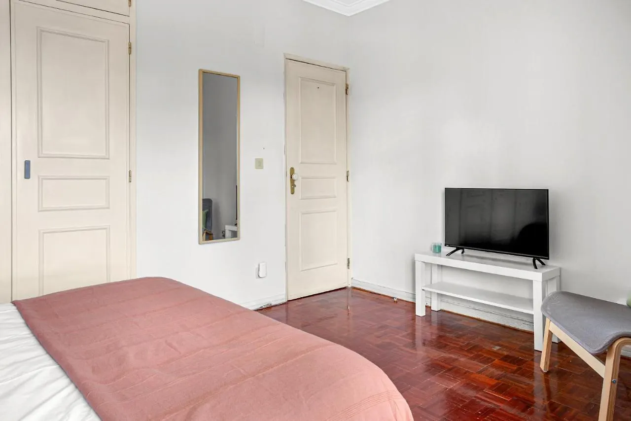 Wonderful Shared Apartment In Alfornelos - Near Metro! Lisboa 0*, Lissabon Portugal