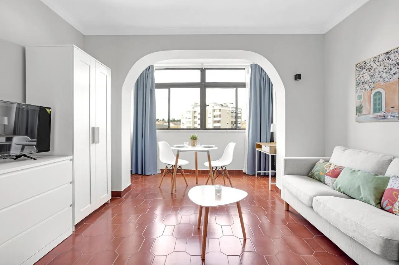 Gasthof Wonderful Shared Apartment In Alfornelos - Near Metro! Lisboa