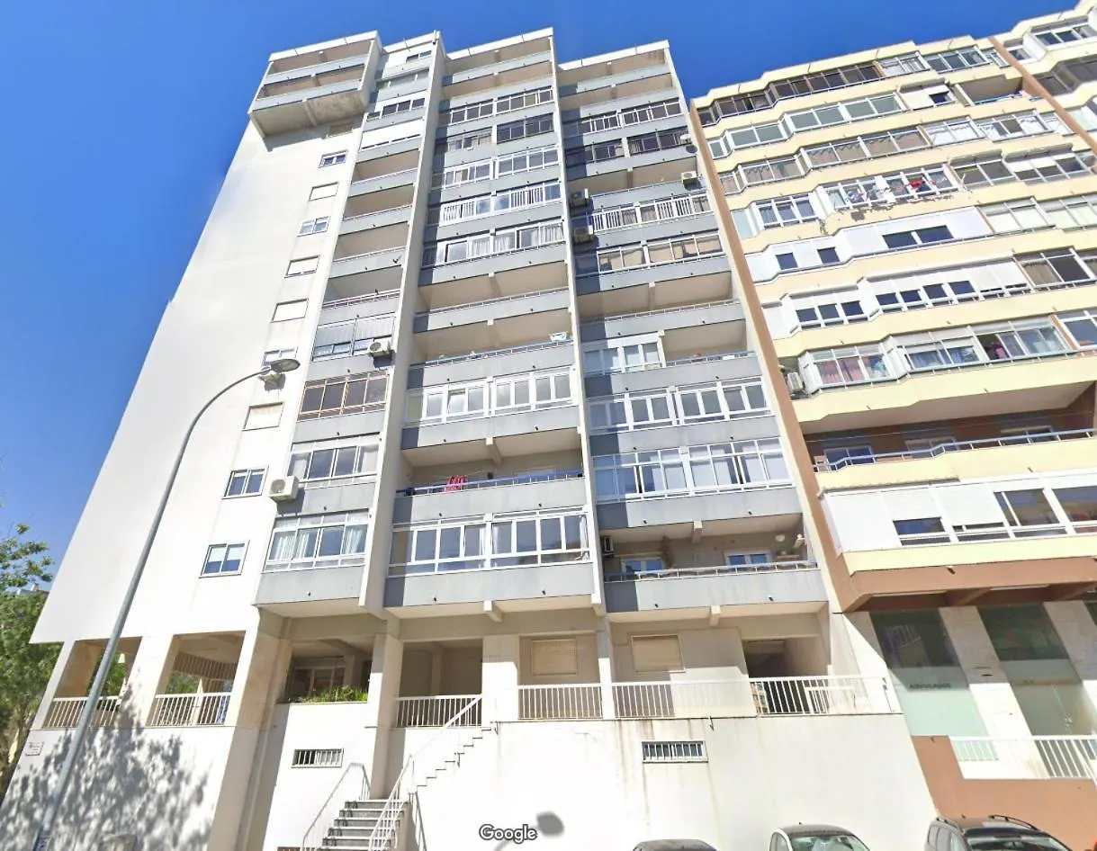 Wonderful Shared Apartment In Alfornelos - Near Metro! Lisboa