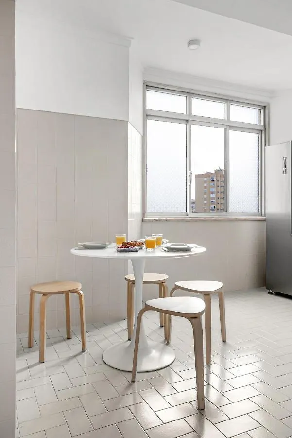 Wonderful Shared Apartment In Alfornelos - Near Metro! Lisboa