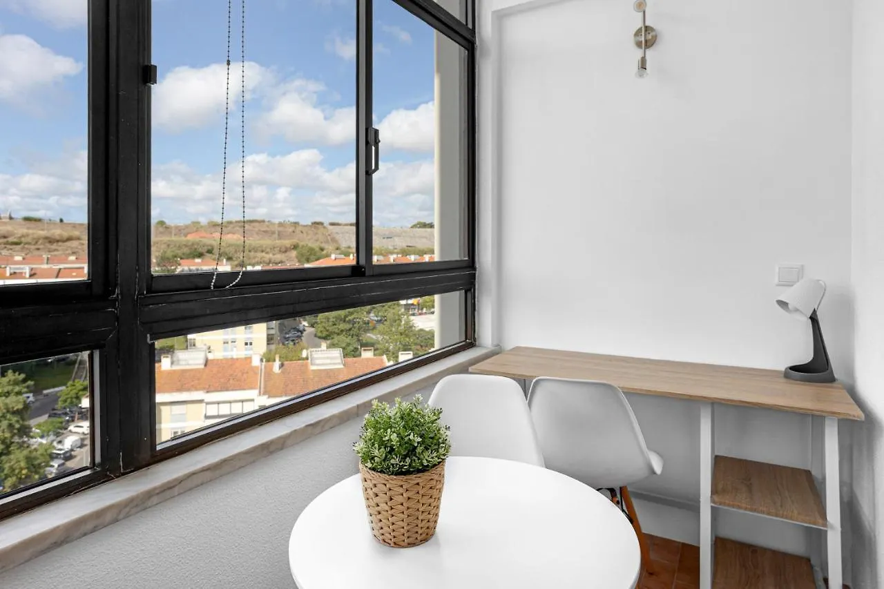 Maison d'hôtes Wonderful Shared Apartment In Alfornelos - Near Metro! Lisboa