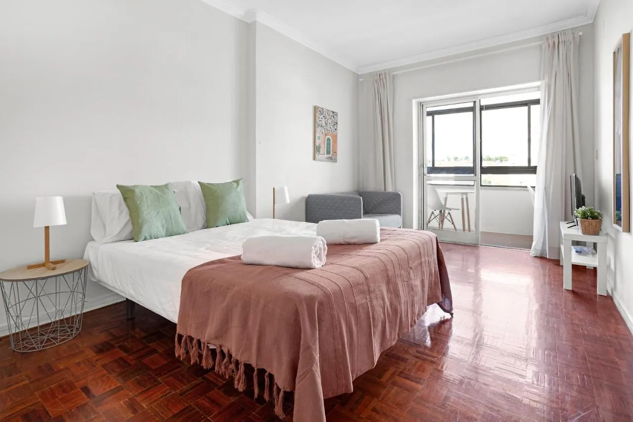 Maison d'hôtes Wonderful Shared Apartment In Alfornelos - Near Metro! Lisboa